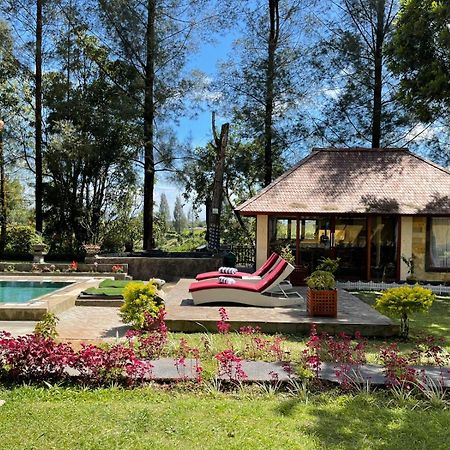 Balinese Villa In Берастаги Экстерьер фото