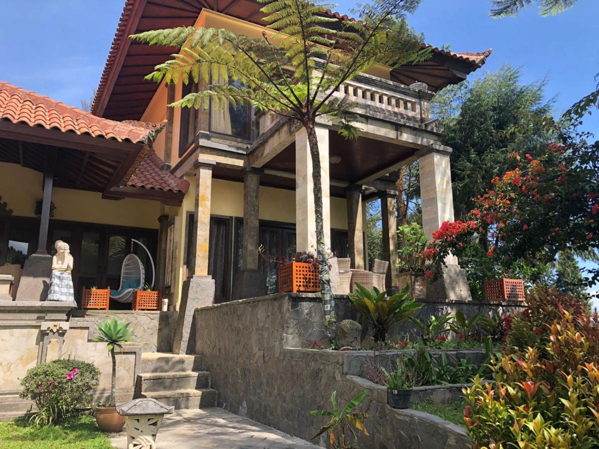 Balinese Villa In Берастаги Экстерьер фото