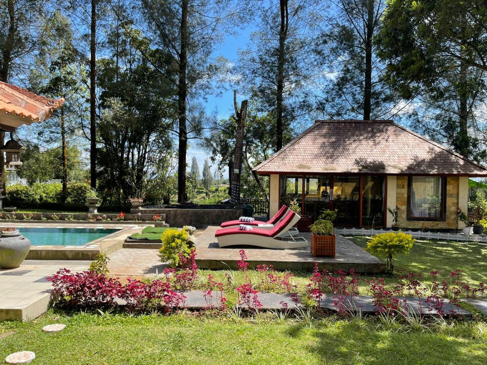 Balinese Villa In Берастаги Экстерьер фото