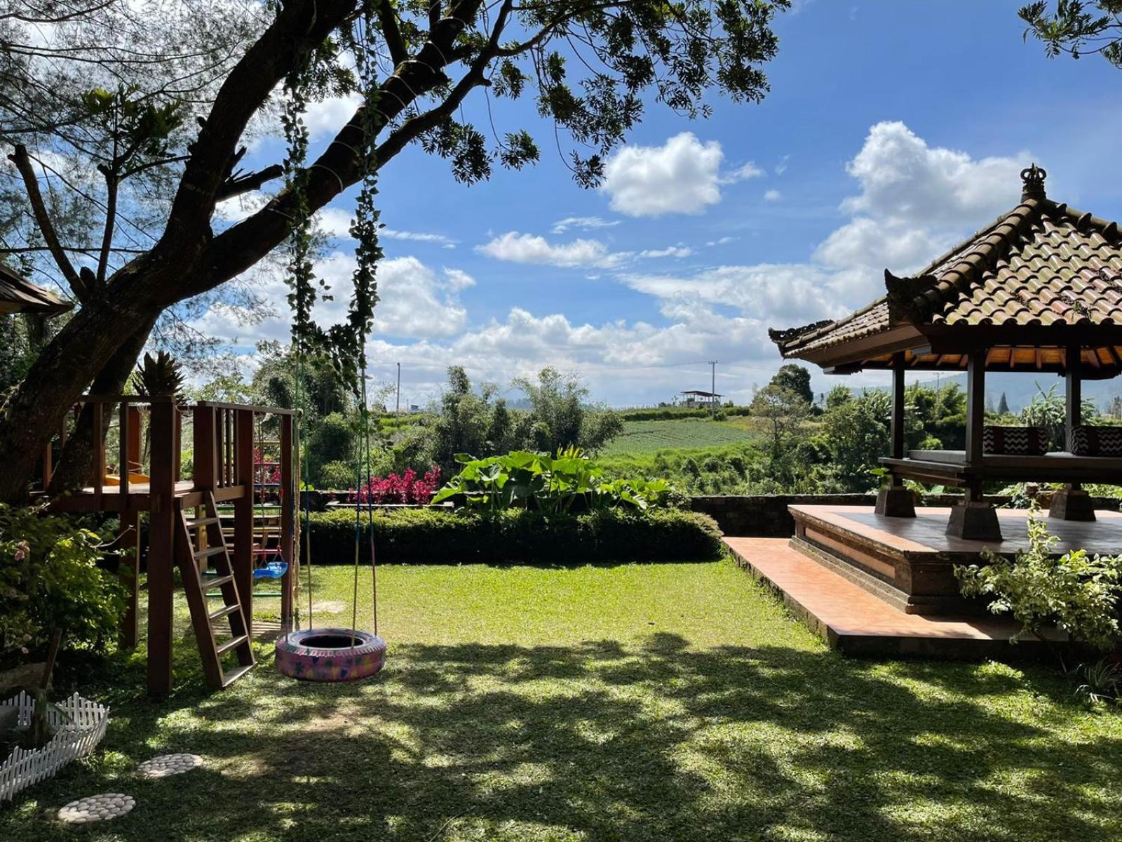 Balinese Villa In Берастаги Экстерьер фото