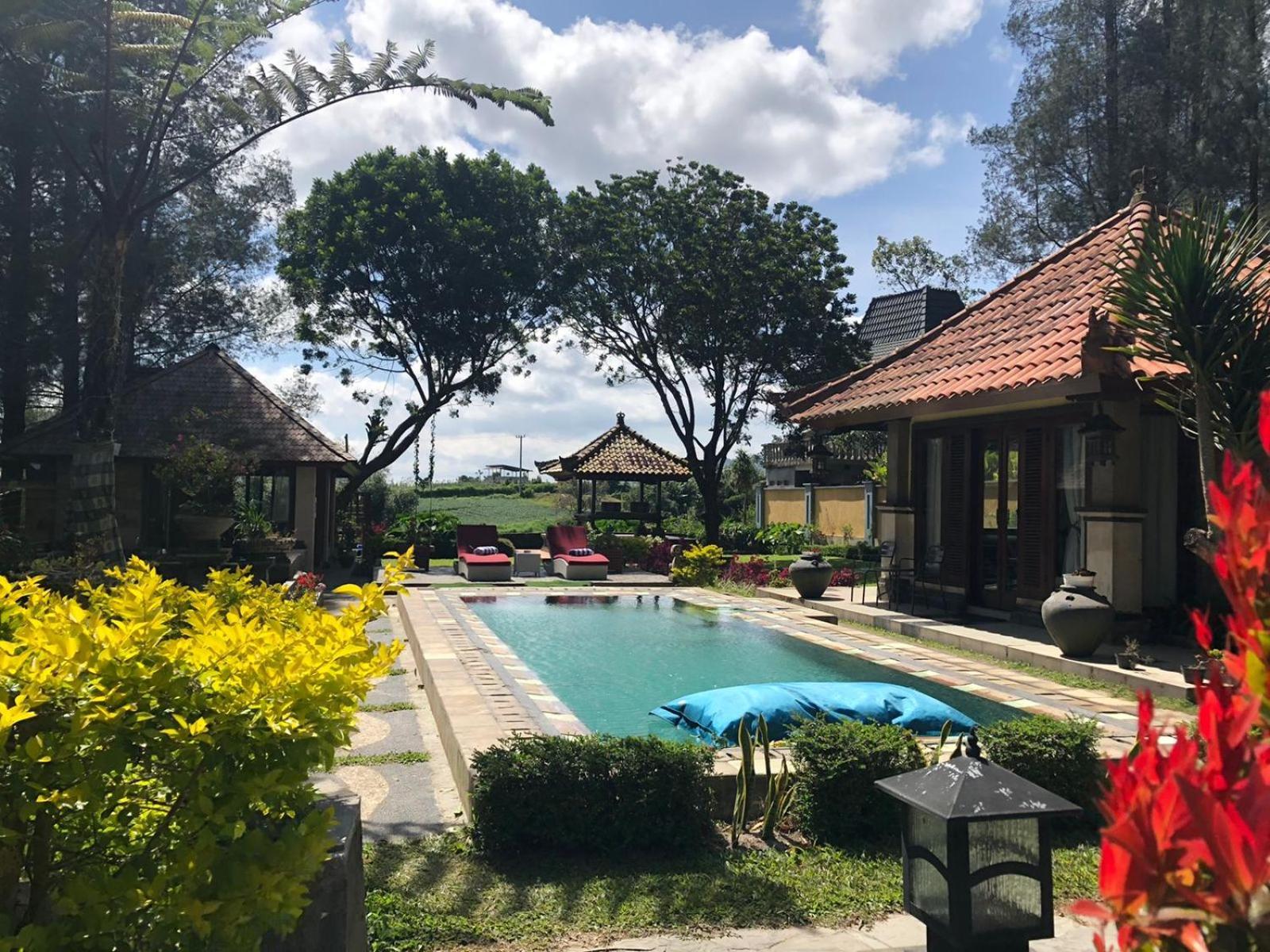 Balinese Villa In Берастаги Экстерьер фото
